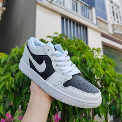 Giày Nike Jordan Panda nổi bật với phối màu đen trắng hiện đại, dễ phối đồ và phù hợp với nhiều phong cách thời trang.
