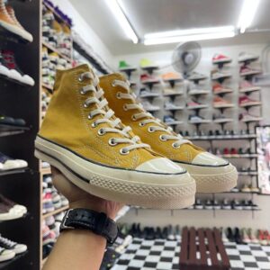 Giày Converse màu vàng